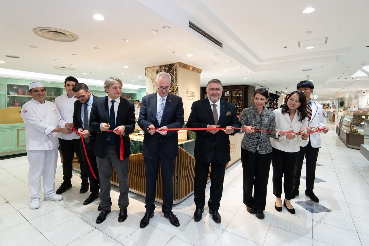 Karaköy Güllüoğlu Asya'daki ilk mağazasını Tokyo’da açtı